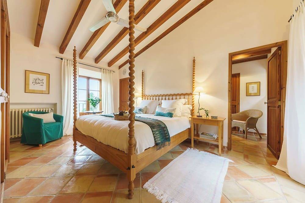 Central Villa in Deia with Village and sea views in es Clot, Deià