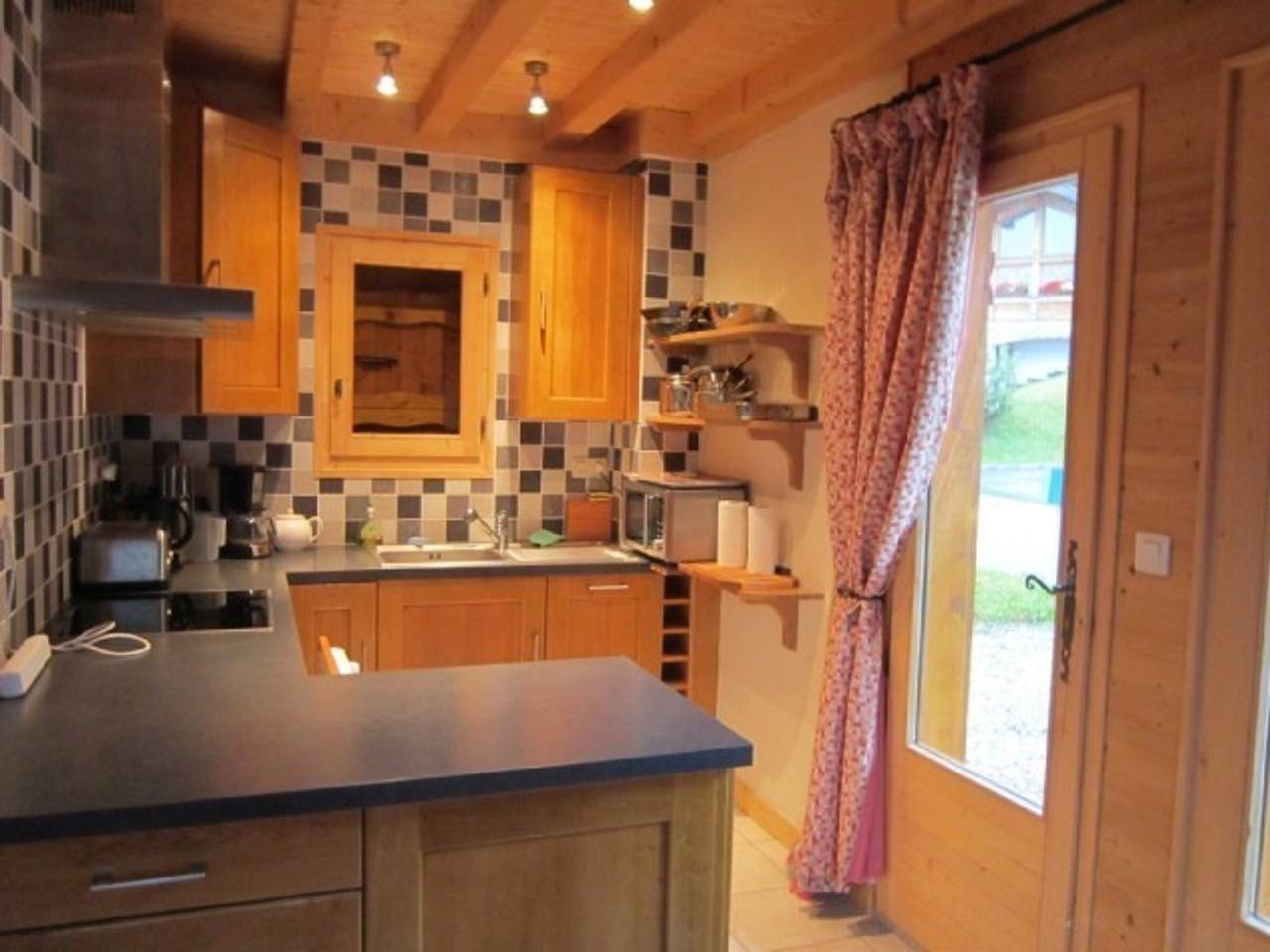 Les Gets: Chalet 8 pers, 4 ch, prox pistes et lac, terrasse sud, poêle bois, parking, draps inclus l'hiver in Les Gets, Les Portes du Soleil