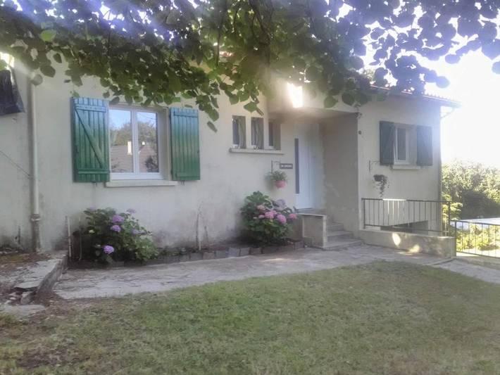 Gîte pour 2 personnes, avec vue ainsi que jardin et terrasse à Les Martys - 3