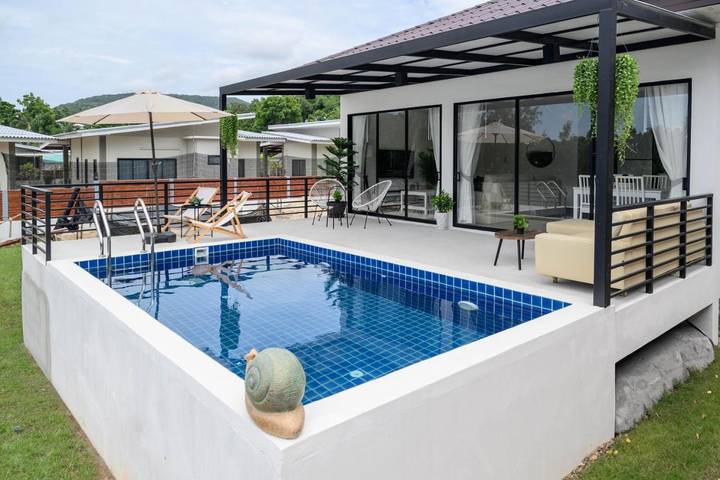 Villa für 6 Personen, mit Pool und Seeblick sowie Ausblick und Terrasse - 1