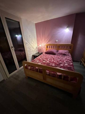 Cottage pour 2 personnes, avec terrasse ainsi que jardin et vue, animaux acceptés dans Vorges-les-Pins