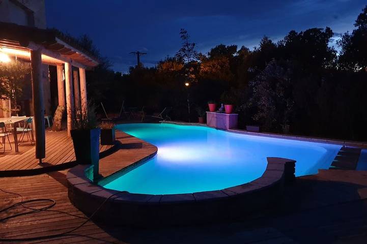 Location de vacances pour 8 personnes, avec terrasse et jardin à Orgnac-l'Aven