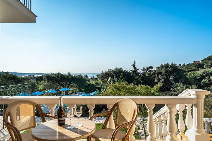 Studio for 2 people, with garden and balcony in Greece
