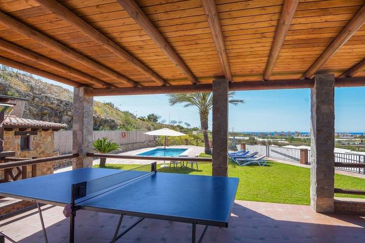 Chalet para 11 personas, con terraza además de vistas y piscina, Se admiten mascotas - 1