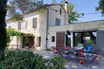 Location de vacances pour 10 personnes, avec jardin à Grans