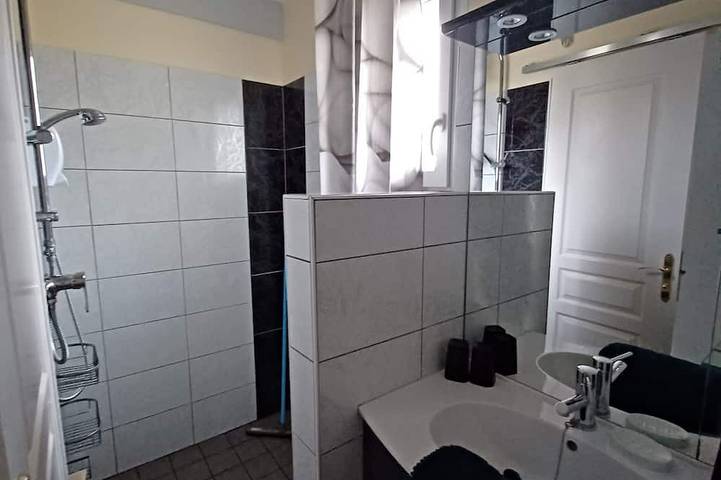 Gîte pour 4 personnes, avec jardin et terrasse dans Ardevon - 4