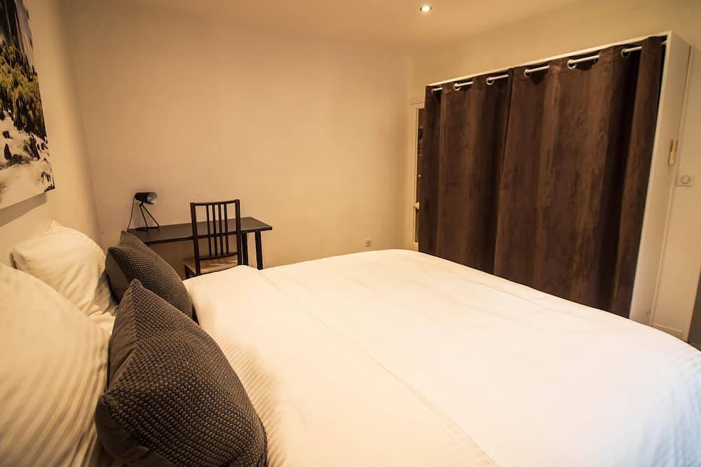 Entire apartment, Apartment-Superior-Private Bathroom-Landmark view-L'Industriel in Saint-Paul-Trois-Châteaux, Nyons region