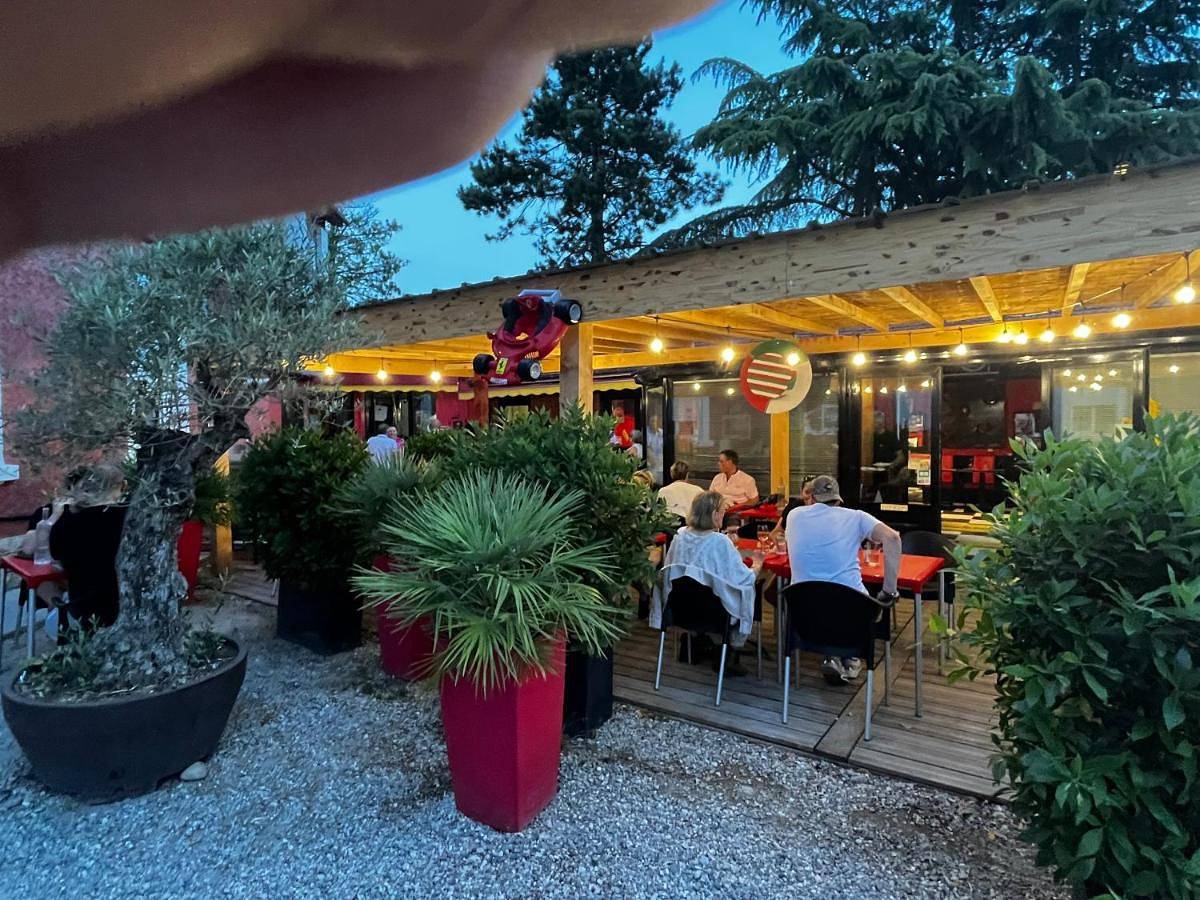 Hôtel La scuderia in Pont-de-Chéruy, Région de Vienne