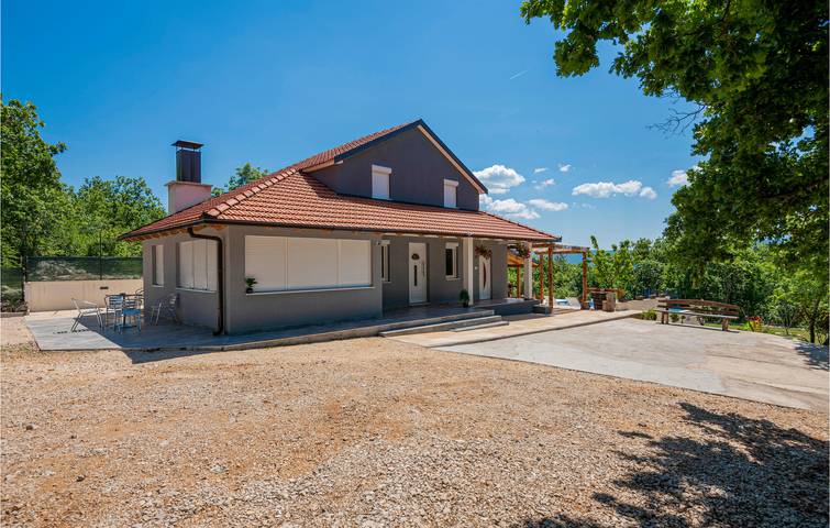 Sonniges Apartment mit Pool und Parkplatz – WLAN inklusive in Imotski, Makarska Riviera