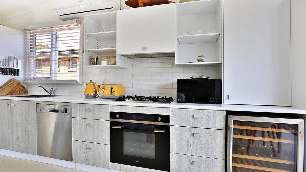 Arklow - Pet Friendly with Ocean Views in Culburra, Culburra Beach