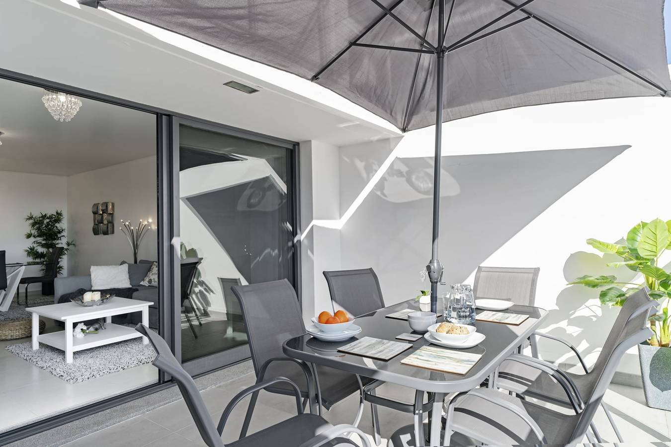 Ganze Wohnung, Ferienwohnung für 6 Personen mit Pool in Caniço, Madeira
