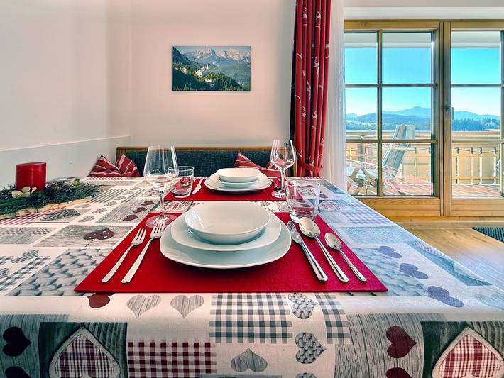 Ferienwohnung für 3 Personen, mit Balkon und Garten sowie Ausblick in Seeg