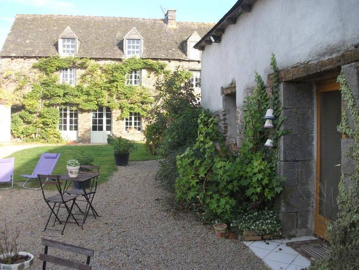 Chambre d’hôte pour 2 personnes, avec Terrasse ainsi que Jardin et Piscine à Meillac
