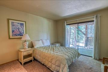 Log Cabin for 8 Guests in Truckee, Donner Lake, Picture 3