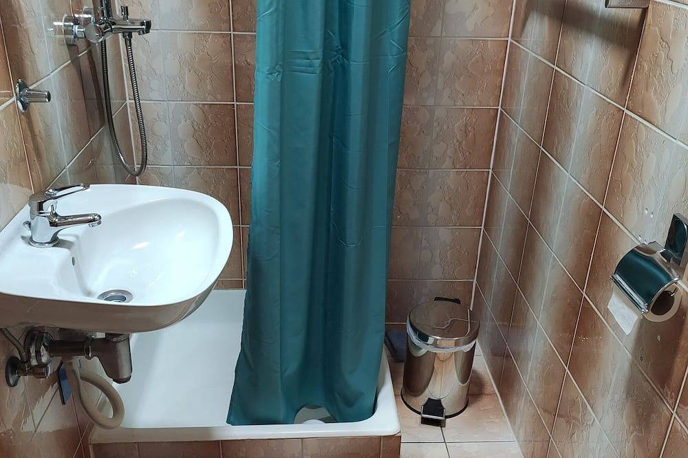 Ganze Wohnung, 2-Zimmer-Ferienwohnung mit Balkon und Meerblick Plat, Dubrovnik in Plat, Dubrovnik-Neretva