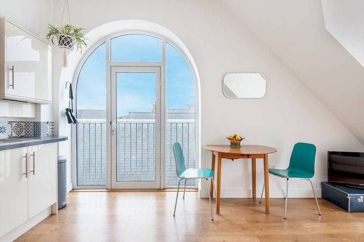 Apartment for 4 people, with balcony and hot tub, with pets in Falmouth (UK)