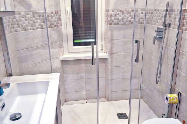 Appartamento intero, Accogliente appartamento 40 mq.  e ben collegato con mezzi pubblici in Casal Morena, Roma