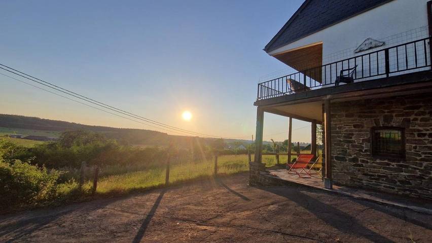 Chambre d’hôte pour 4 personnes, avec Terrasse ainsi que Jardin et Vue dans Ardennes (Belgique)