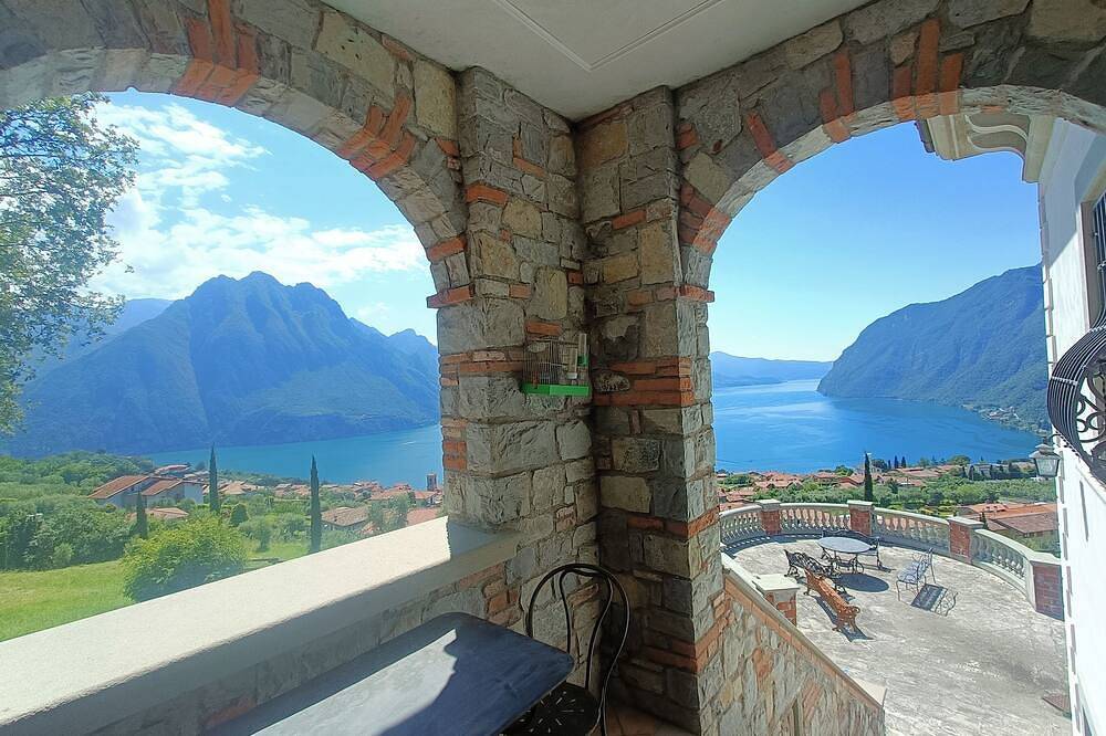 Villa per 4 Persone in Comune di Solto Collina, Prealpi Bergamasche Orientali