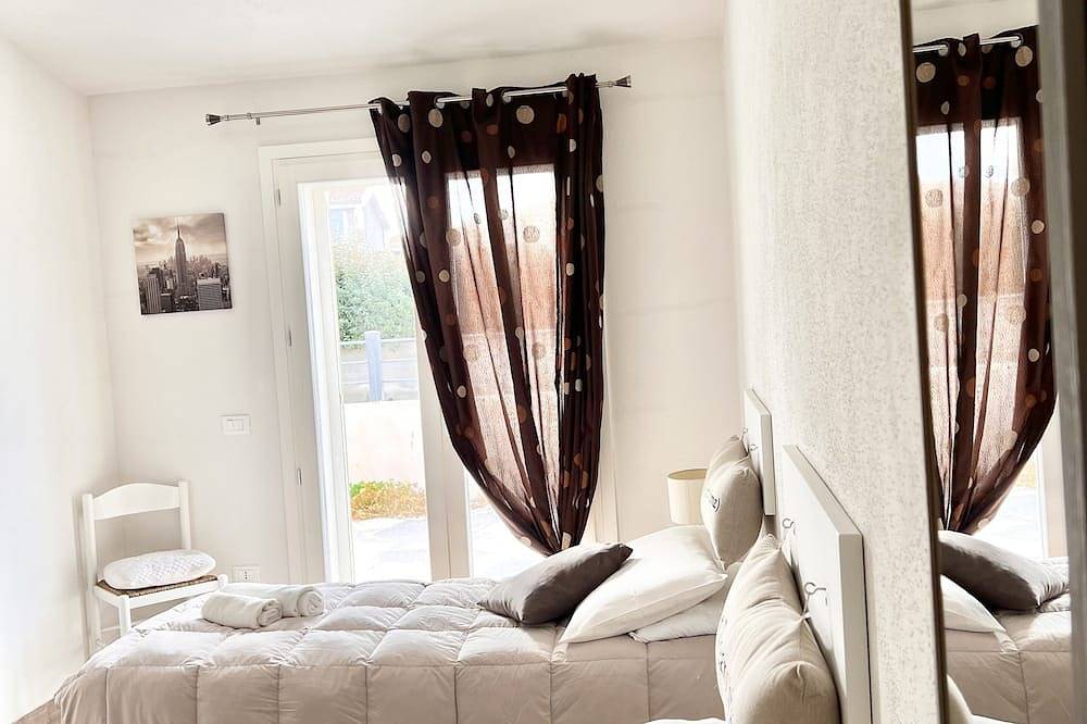 Villa con 2 camere da letto, piscina privata, vicino alla spiaggia e ai negozi, di recente costruzione in Codaruina/Valledoria, Valledoria