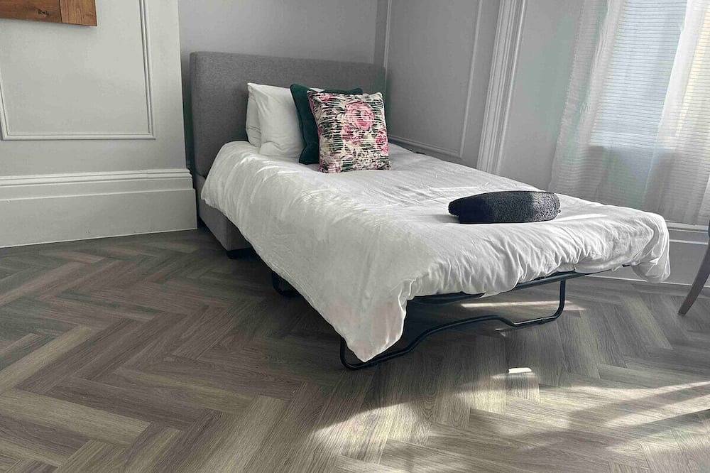 Entire apartment, Triple - Eden Beach Studio in Parish of Saint Helier, Jersey