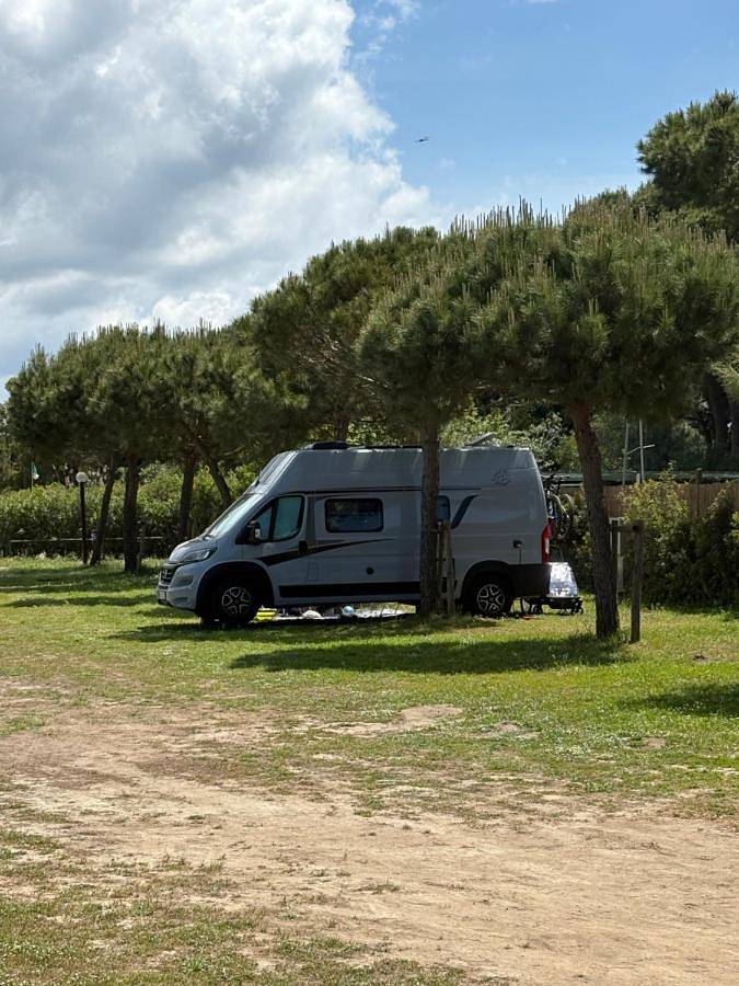 Nomad Argentario - Area Sosta Camper - No Tende - No Caravan - Empty Pitch Only Campervan Rv - Solo Piazzola Per Il Proprio Camper - Tariffa fino a 4 persone - Tutti I Servizi Inclusi in Orbetello, Provincie Grosseto