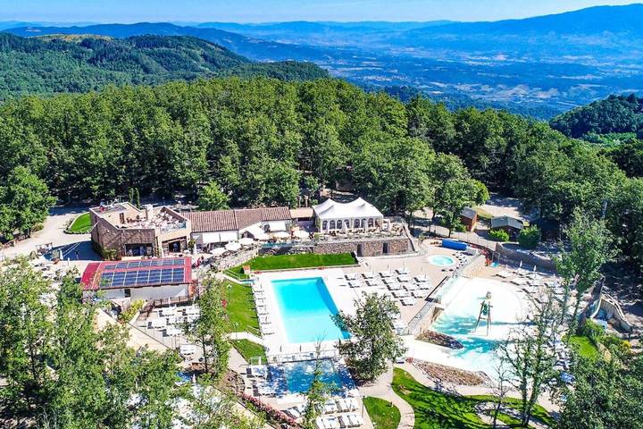 Camping pour 2 personnes, avec Terrasse et Jardin ainsi que Bassin pour enfant et Piscine