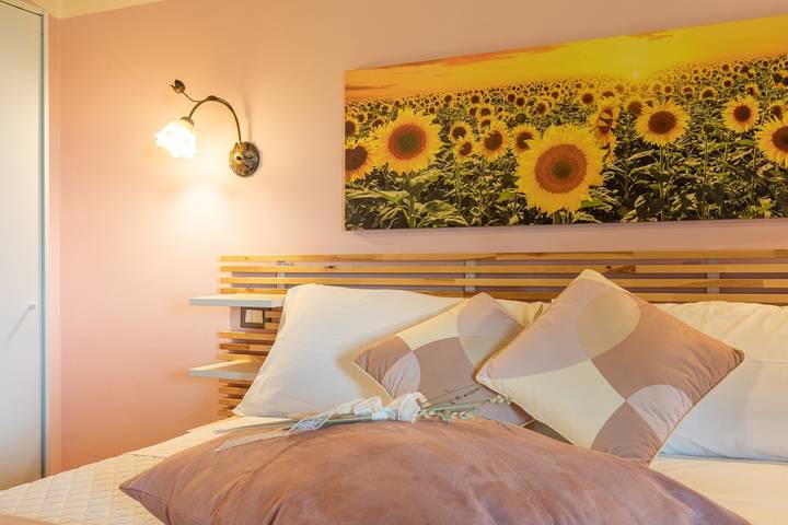 Habitación 'Girasole' con vistas a la montaña, piscina compartida y Wi-Fi in Chianciano Terme, Provincia de Siena