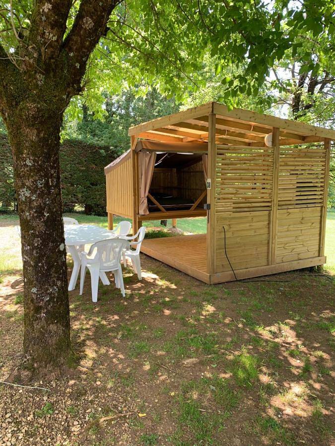 Camping pour 2 personnes, avec piscine ainsi que vue et jardin, animaux acceptés
