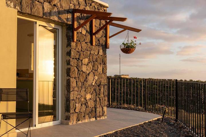 Chalet para 2 personas, con Jacuzzi y Terraza además de Jardín y Piscina en Guía de Isora