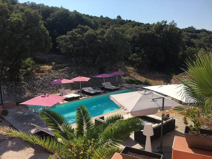 Chambre d’hôte pour 4 personnes, avec jacuzzi ainsi que piscine et jardin dans l' Hérault