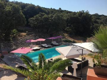 Chambre d’hôte pour 4 personnes, avec jacuzzi ainsi que piscine et jardin à Puéchabon