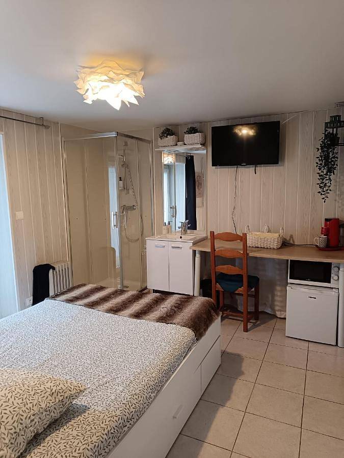 Location de vacances pour 2 personnes, avec vue et jardin dans Porte-de-Savoie - 2