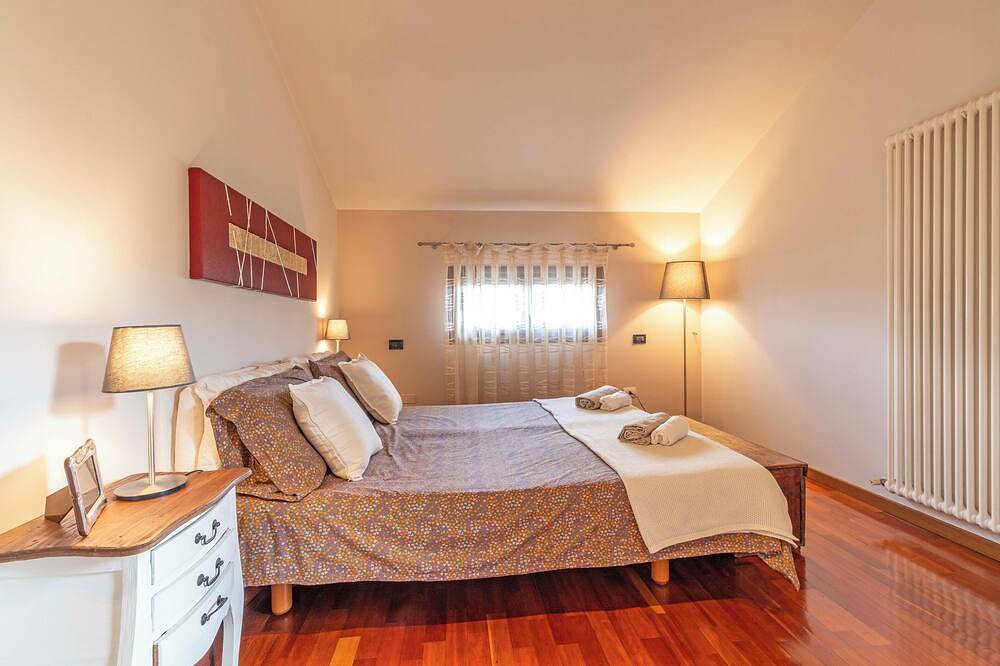 Appartement entier, Livable terrace, brightness and comfort, just a step away from the Acorn! in Trévise, Province de Trévise