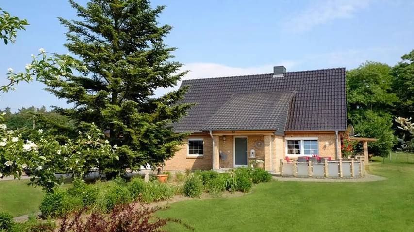 Ferienhaus für 4 Personen, mit Garten in Zurow