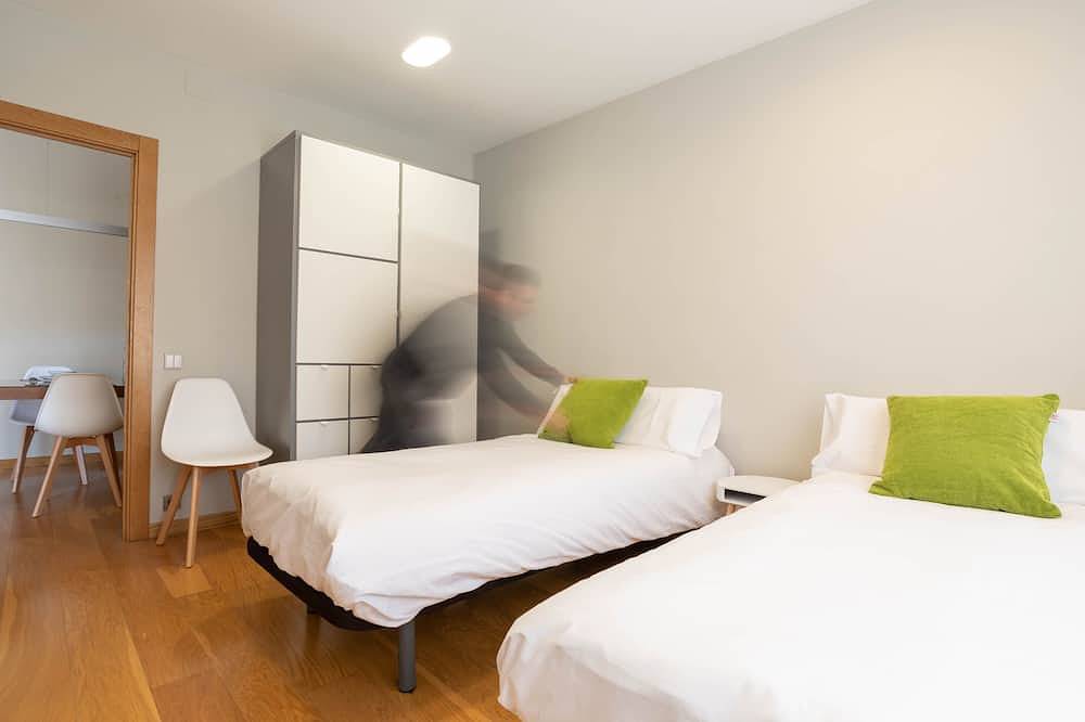 Entire apartment, \"Las Columnas\", modern center apartment 4 pax, parking. in Logroño, La Rioja Province
