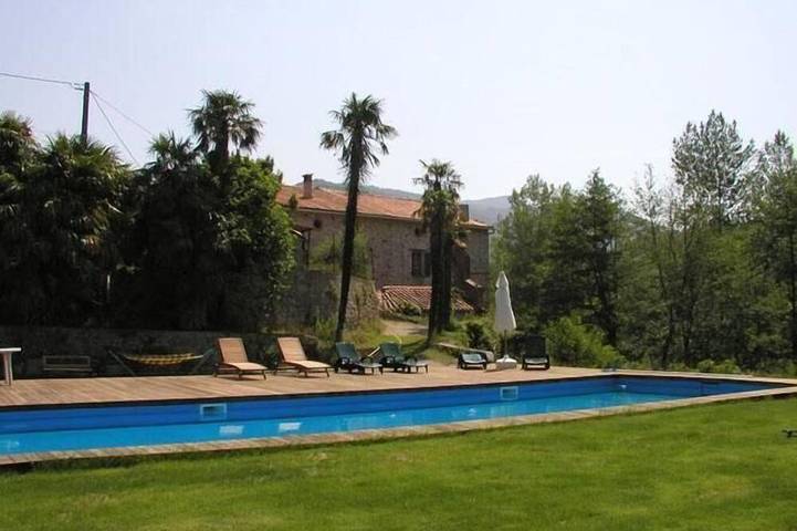 Gîte pour 2 personnes, avec Balcon ainsi que Terrasse et Piscine à Le Tech