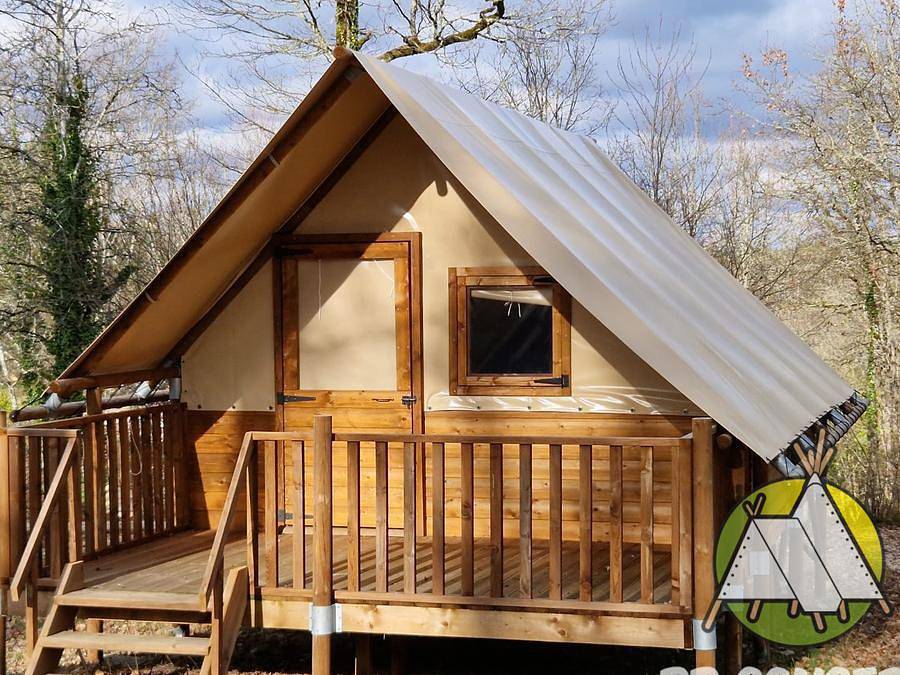 Camping du Lac de Cormoranche - Bungalow toilé 4 personnes - Bungalow Amazone à la nuitée in Cormoranche-sur-Saône, Région de Bourg-en-Bresse