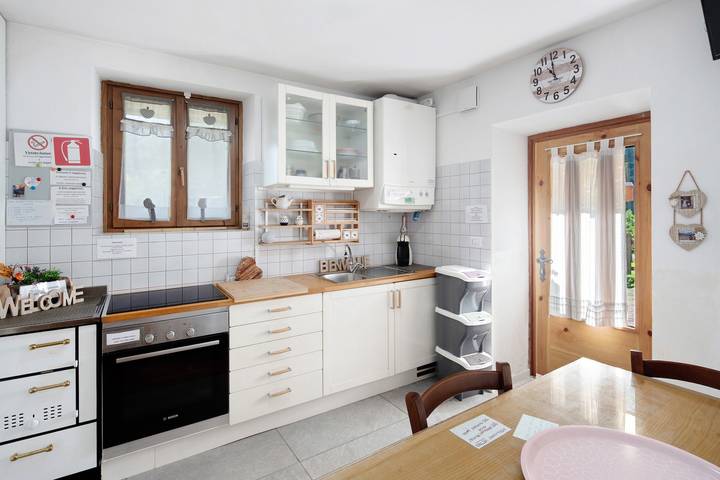 Entire apartment, Apartment 'Ciasa De Lucky' with Mountain View, Private Terrace and Wi-Fi in Forno, Moena