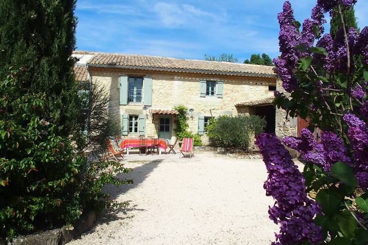 Location de vacances pour 8 personnes, avec Jacuzzi ainsi que Terrasse et Jardin à Saint-Hippolyte-de-Montaigu