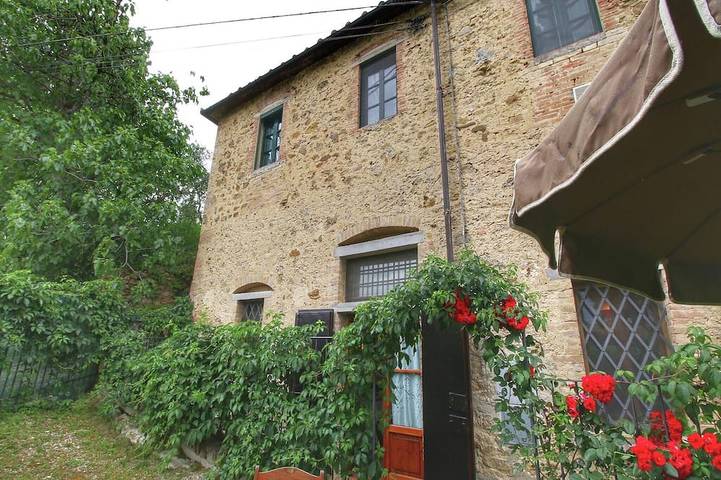 Agriturismo per 2 persone, con giardino e piscina in Poggibonsi