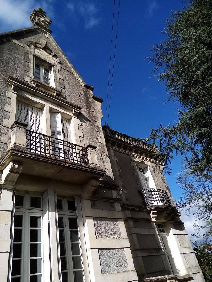 Location de vacances pour 2 personnes, avec jacuzzi et sauna ainsi que jardin et piscine à Bazoges-en-Pareds - 4