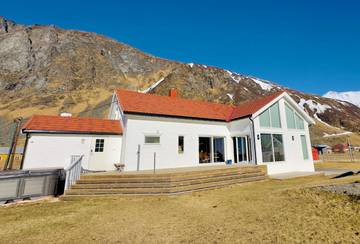 Ferienhaus für 6 Personen, mit Garten und Whirlpool auf den Lofoten