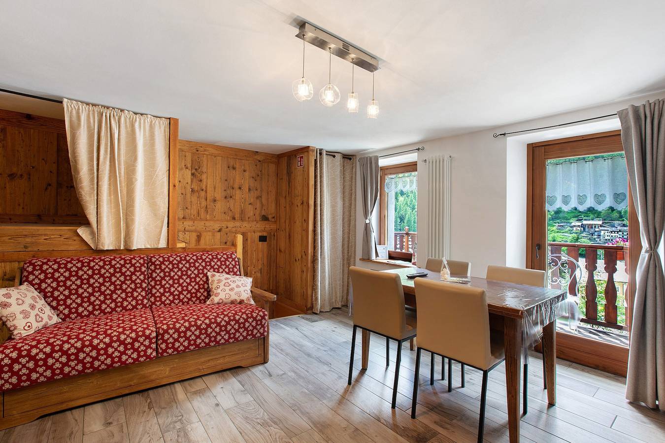 Hel lejlighed, Apartment 'Les Cles - Achillea' with Mountain View and Balcony in Dégioz, Valsavarenche