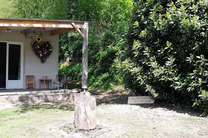 Location de vacances pour 2 personnes, avec terrasse et jardin à Saint-Quentin-sur-le-Homme