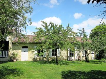 Gîte pour 4 personnes, avec terrasse et jardin à Vertheuil