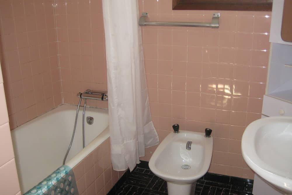 Appartement entier, La Roseliere - Feet in the water, apartment on the edge of the beach in Cargèse, Parc naturel régional de Corse