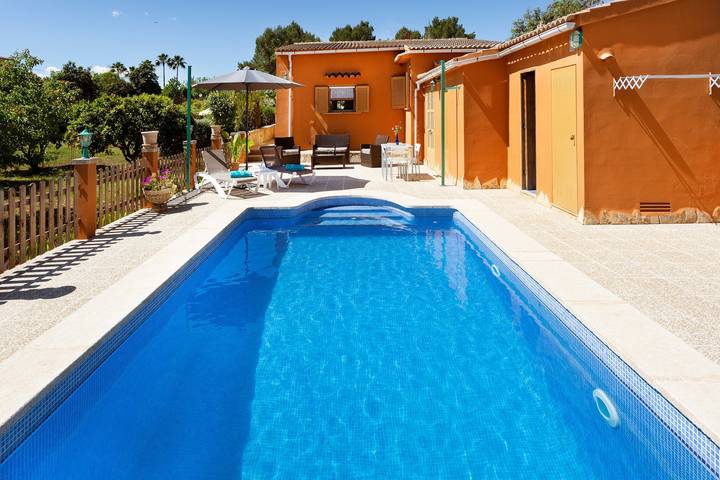Casa de férias "Sa Caseta" rodeada de natureza com piscina in Llubí, Maiorca Centro