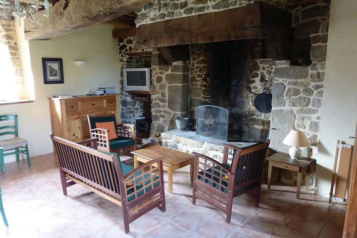 Gîte pour 12 personnes, avec jardin à Saint-Germain-en-Coglès - 4