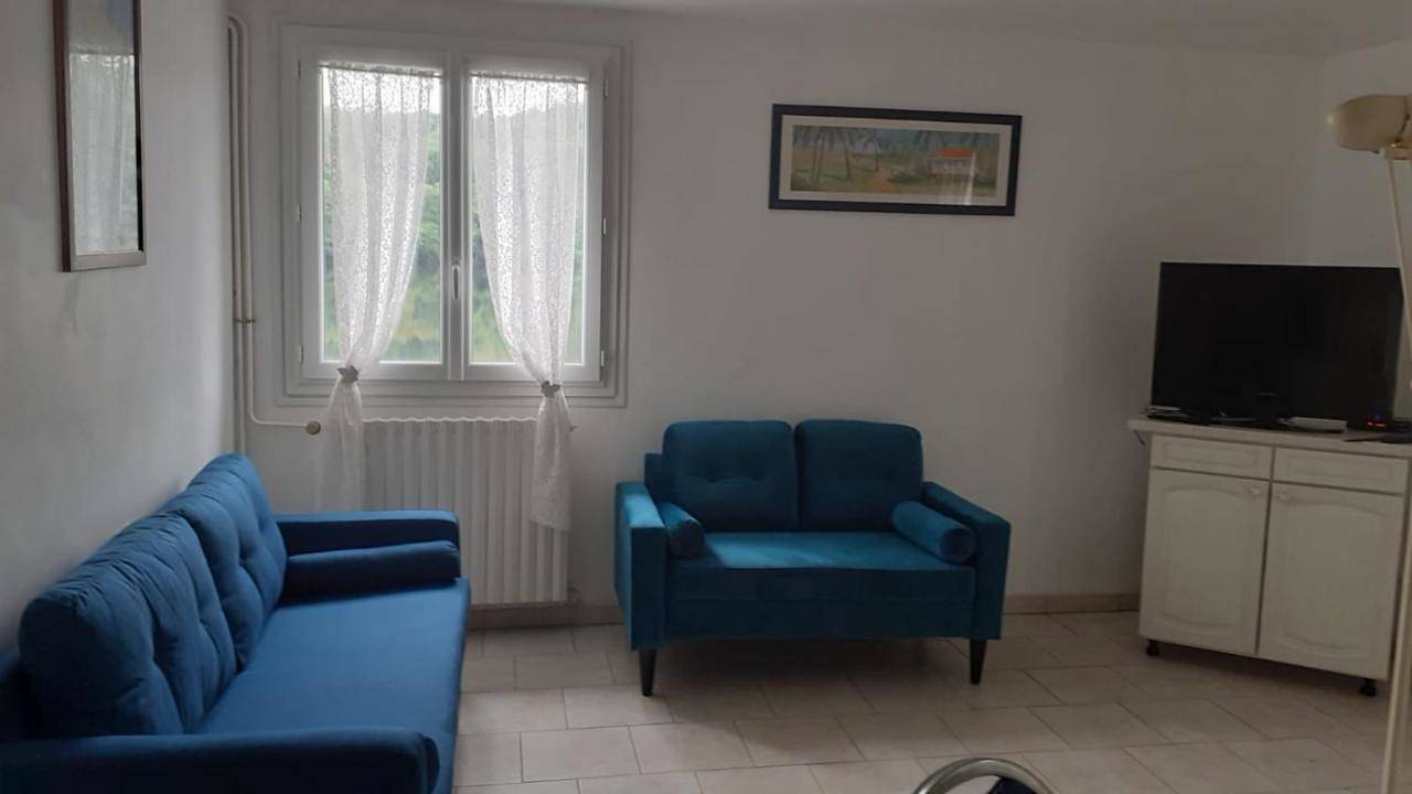 Apartment with Lake View in Treignac, Région de Tulle